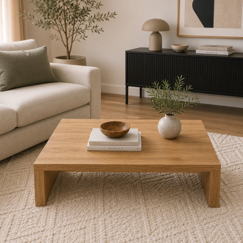 Table basse carrée 100 cm Chêne Artisanal - dans un salon